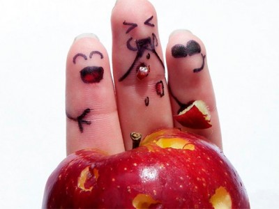 Design Drizzle- Arty-Brilliant-Ingenious-Hand-Finger-Painting-37